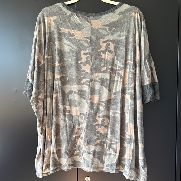 Size XL | Camo Print Oversized Top | boxy wide fit - Picture 4 of 4